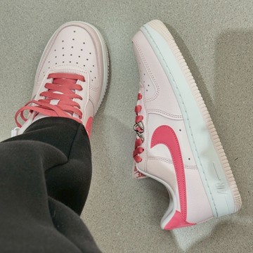 NIKE AIR FORCE 1 "VALENTINE'S DAY " 白粉 情人節 休閒鞋 女鞋 IO8755-600