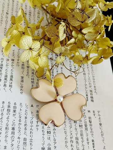 vintage jewelry  淺桃色琺瑯金邊四葉草 別針 胸針