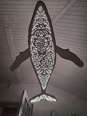 手工製作獨特的鯨魚天花板吊燈