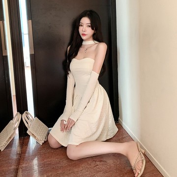 辣妹抹胸連衣裙2022夏季純欲風顯胸V領露背收腰顯瘦蓬蓬公主裙潮