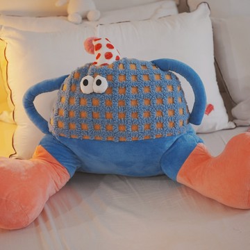 怪獸靠枕 尺寸寬45-75cm(腳打開),高36cm(±5%)  可愛造型 觸感柔順  棉床本舖