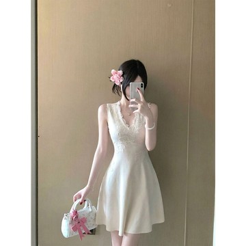 精緻風v領連衣裙 高階純色連身裙 氣質背心裙 無袖a字裙 小個子洋裝 白色洋裝 婚禮洋裝 性感連身裙 針織洋裝 短裙