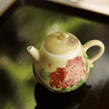 東籬下 手繪菊花系列蜜蠟黃釉水 景德鎮茶壺