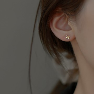 925純銀仿鉆石蝴蝶結耳釘女夏季小眾酷鋯石養耳洞小巧耳環銀飾品