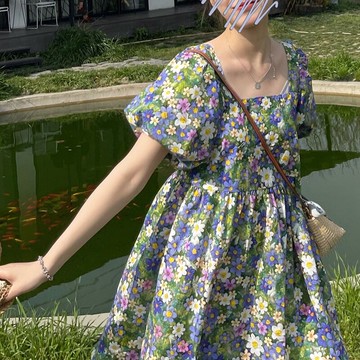 2022夏季新款法式小子顯瘦碎花連衣裙女設計感小眾茶歇初戀裙子
