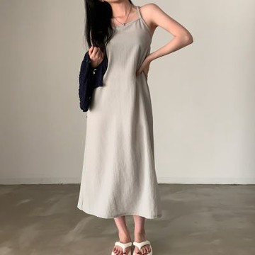 MOCO韓系chic法式簡約純色吊帶長裙女寬鬆交叉大露背設計感連身洋裝
