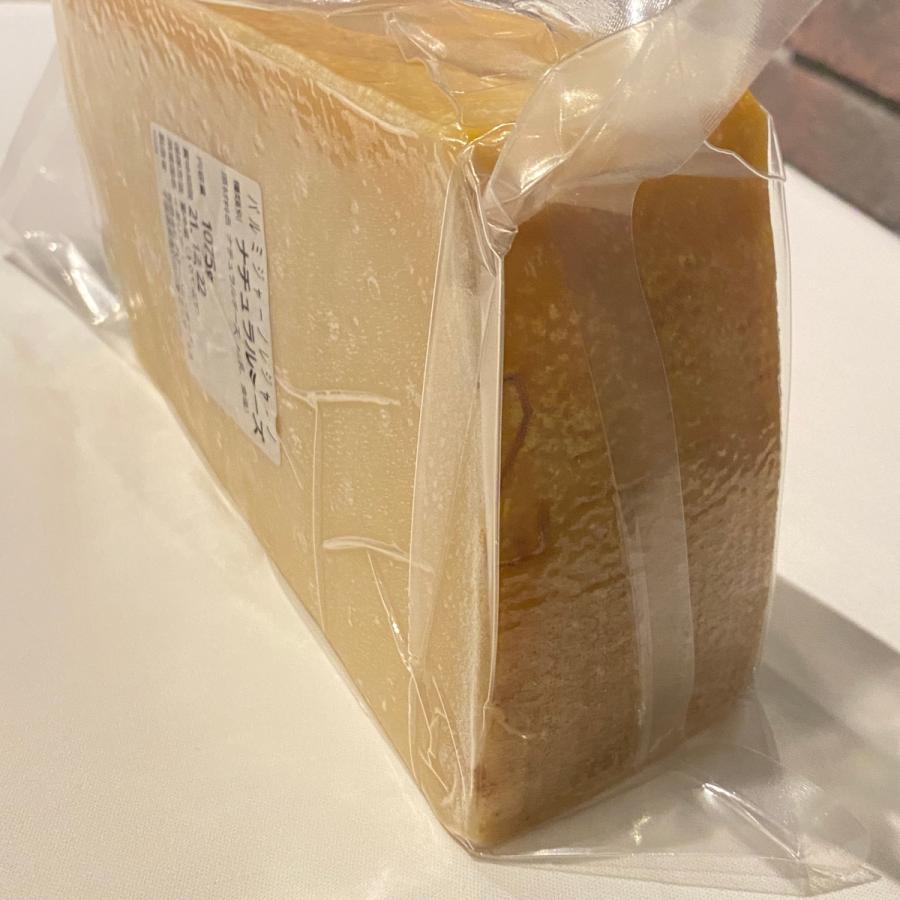 チーズ パルミジャーノレッジャーノ24カ月熟成 約1kg ブロック 100g当たり530円（税込） グローバル社 再計算