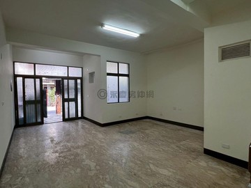 楊小扁~台南南區巴克禮公園大地坪車庫透天｜台南市南區中華南路一段