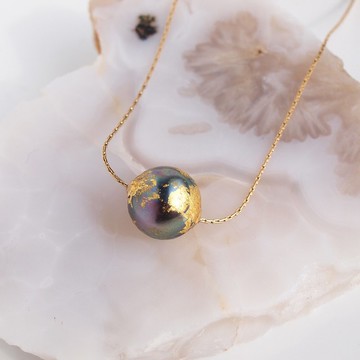 日本製｜地球項鍊【10mm】金箔與孔雀貝珍珠一粒滑過式項鍊｜抗敏材質｜40cm+5cm延長鍊
