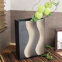 フラワーベース 陶器 長角足付花入れ 土味 の壷 つぼ 花瓶 花器 花入れ 投げ入れ し信楽焼 おしゃれ 和風 手作り 通販 Lineポイント最大1 0 Get Lineショッピング