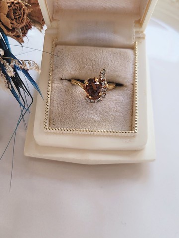 美國西洋古董飾品 / 琥珀寶石流線白萊茵鍍金戒/復古珠寶首飾