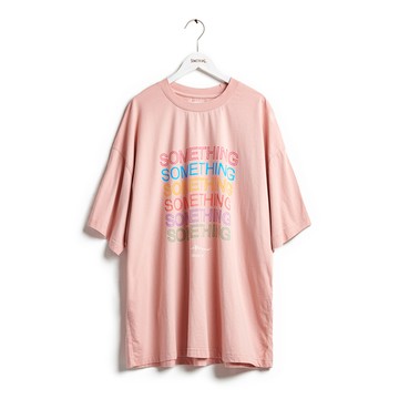 SOMETHING｜女裝｜多彩印花寬版落肩短袖T恤