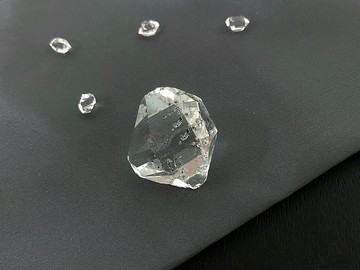 Edith & Jaz • 美國閃靈鑽原石 G22