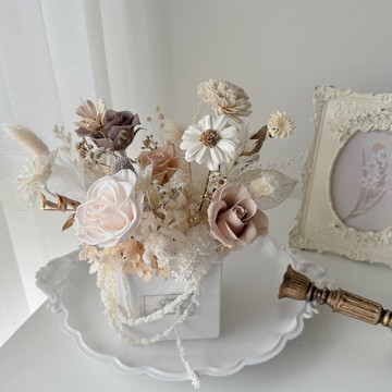 SEE 看見花藝設計|開幕|永生玫瑰 |生日|羽語森光擴香方形花禮