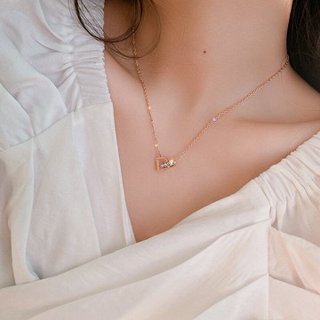 字母鈦鋼項鏈女潮網紅鎖骨鏈氣質頸鏈年新品潮款項飾