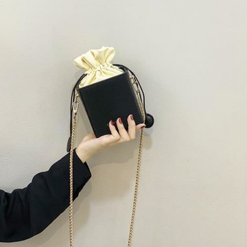 夏季撞色迷你小包包女2023新款時尚女包網紅百搭斜挎鏈條包口紅包