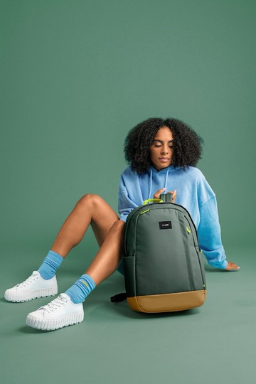 Pacsafe GO | 五大專利防盜 隨行防盜後背包 25L 綠色 #35115