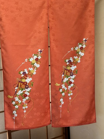 和服訪問服改造門簾，為您的居家空間增添明亮與樂趣。