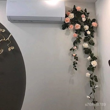 🔥熱銷 空調管道裝飾 管道裝飾 美化遮醜 水管裝飾 冷氣管裝飾 塑料假藤蔓串花吊頂纏繞假花藤條仿真玫瑰花藤空調管道遮擋裝