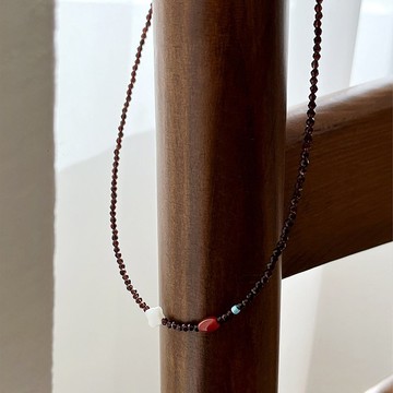 幸運草與棕色珠飾項鍊