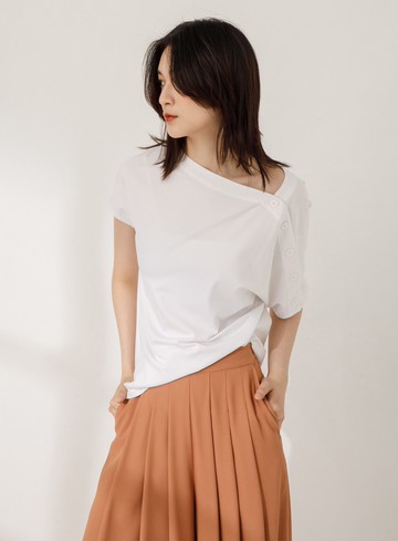 斜領不對稱落肩袖上衣