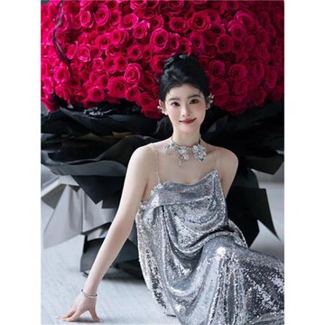 高端輕奢訂婚新娘拍照晨袍法式高級感小眾亮片生日晚禮服連衣裙女