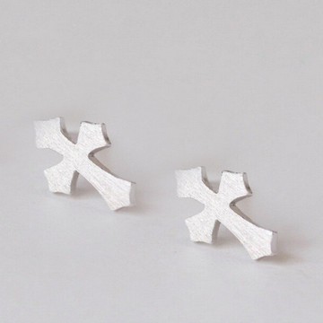【SoLight鹽青】時尚百搭拉絲十字架耳釘耳環 SL364
