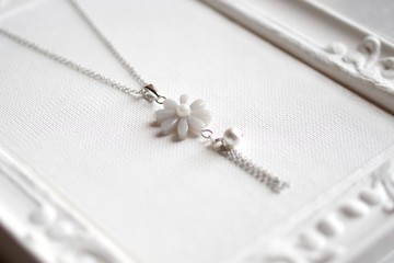 樹脂藝術 花朵、棉珠與流蘇墜飾・曾是天使之物