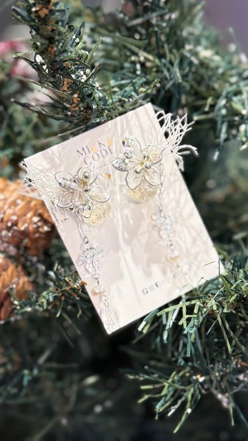 手工耳環 — 現貨 聖誕耳環(兩用) 銀白色 透明花花 閃