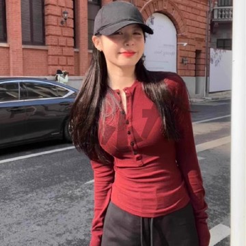 臺灣熱銷🔥 灰色別緻半開領長袖T恤女2025秋季性感修身顯瘦內搭修身上衣