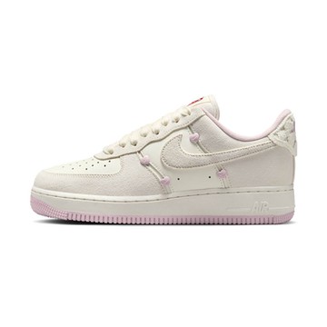 Nike Air Force 1 07 L 女 粉白 AF1 休閒 透氣 麂皮 愛心 運動 休閒鞋 HV5992-111
