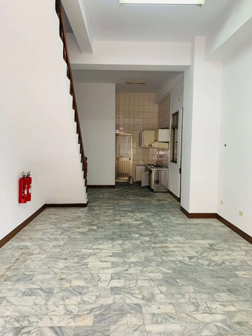 前鎮佛公國小1+2樓騎樓可停車店住**玉善**｜高雄市前鎮區天倫街