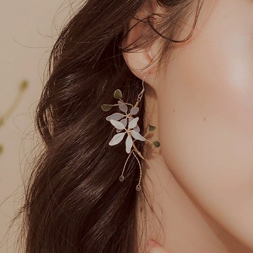 【陌上花開-藍白小花】垂墜耳環 | 水晶花飾品