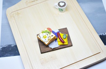 =>黏土系列 -荷包蛋套餐早餐-可製作成鑰匙圈 /磁鐵 /純裝飾品