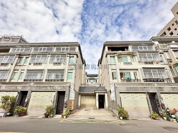 北屯十期重劃｜震後5房別墅｜併排雙車位｜台中市北屯區軍榮街