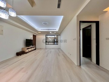 竹北遠百商圈｜世紀皇家｜三房+車位｜新竹縣竹北市勝利六街