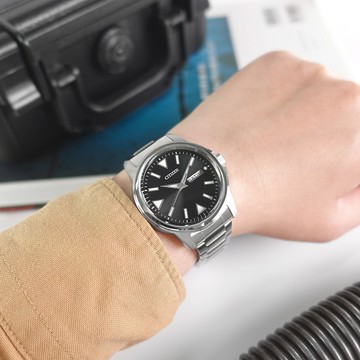 CITIZEN 星辰表 / BM8180-62E / 日本國內版 光動能 都會時尚 星期日期 防水100米 不鏽鋼手錶 黑色 37mm