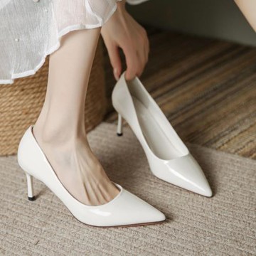 法式白色尖頭高跟鞋女淺口細跟春夏新款氣質禮儀主持軟皮職業單鞋