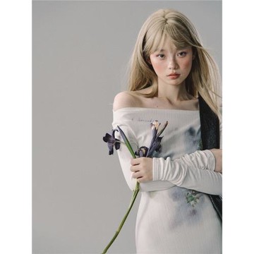 OAKMOO/ "午夜郁金香"水墨藍暈染印花加絨彈力一字領針織連衣裙女