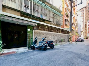 群義雙捷運一樓方便停車~土地持分大泰樂｜新北市中和區景平路