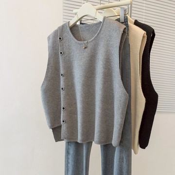 🌟折價券必買🌟中大尺碼 背心 設計感不規則針織背心【020794】DEC24｜4色  19LADY〔現貨〕