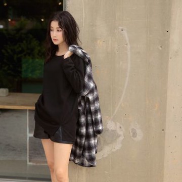 OB嚴選中大尺碼-簡約純色修身開衩長版上衣《AB13916》