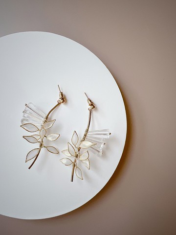 黃金體驗 垂墜式樹脂耳環