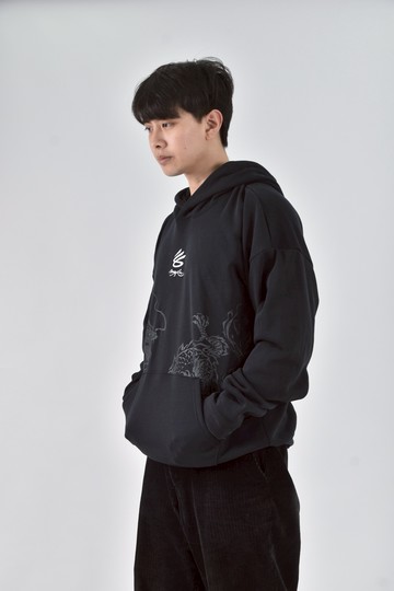 (L) 【范姜彥豐私服】under armour中性寬鬆棉質連帽拼接黑色長袖上衣