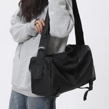 大容量復古尼龍斜挎包男女背包日系休閑郵差包學生單肩旅行通勤包