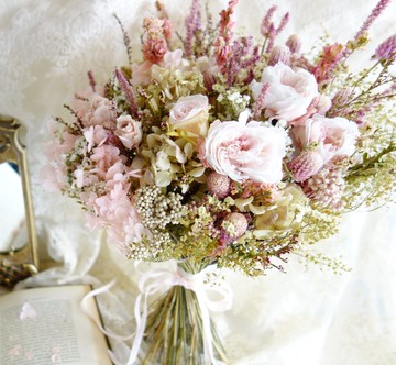 婚禮花飾系列~不凋玫瑰混乾燥花捧花(粉)