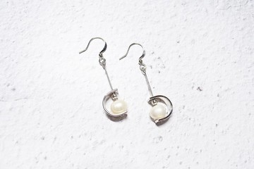 【白色角落】淡水珍珠垂掛耳環