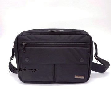 隔日到貨🔥硬挺尼龍 斜背包 多格層多拉鍊休閒質感男生斜包 側背包 男用側背包 Catsbag Shop