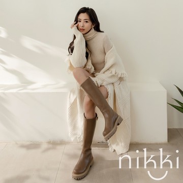 ANNSTAR NIKKI聯名-貴族氣氛訂製鍊釦超挺版及膝長靴4cm-卡其