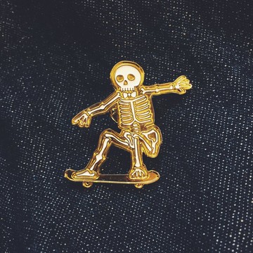 #19 骷髏滑板手 別針/胸針/扣針